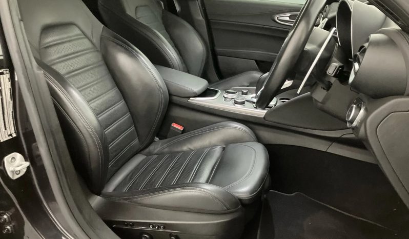 
								2021 Alfa Romeo Giulia full									