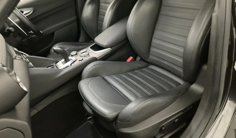 
								2021 Alfa Romeo Giulia full									