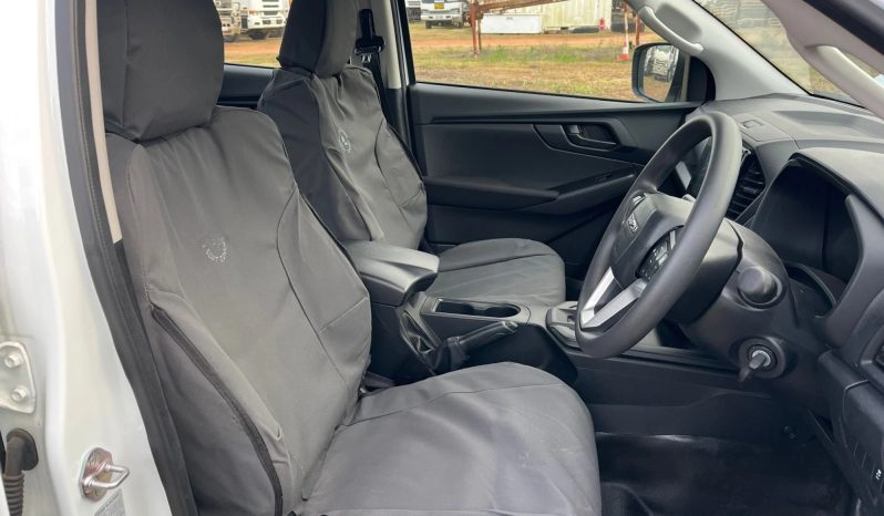 
								2023 Isuzu D-MAX full									