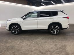 
										2024 Mitsubishi Outlander full									
