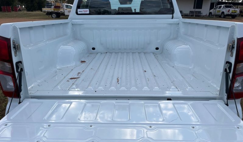 
								2023 Isuzu D-MAX full									